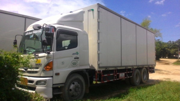 ขายรถ10ล้อ 2 เพลา บรรทุกตู้แห้ง ยาว 7.5 เมตร