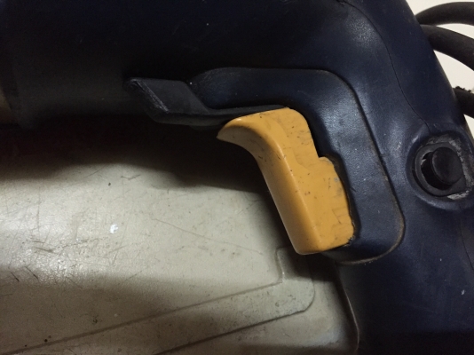 ขายสว่านโรตารี่นี่ห้อBoschรุ่นเก่า3ระบบของเยอรมันแท้ๆรุ่นGBH2-24DSEหมุนเดินหน้าถอยหลังได้