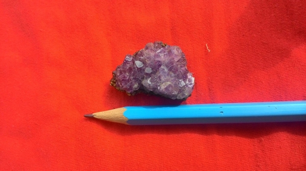 ขายเครื่องประดับเป็นผลึกสีม่วงจากนิวซีแลนด์ 450 บาท