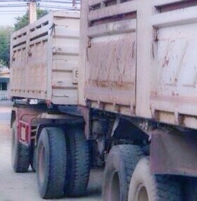 ขายด่วน ลูกพ่วงดั๊มพ์ 2 คานของอู่สหกิจ ปี 49 ความยาว 6 เมตรสภาพดีพื้นสวยไม่มีบุบฝาข้างไม่ผุกร่อนทั้งสองด้าน พร้อมบรรทุกหนักได้เลย ช่วงล่างคัชซีสวยไม่มีบวม ยางสภาพดี 8 เส้นประมาณ 65\% พร้อมใช้งาน เอกสารทะเบียนครบพร้อมโอน ราคาต่อรองได้ครับ