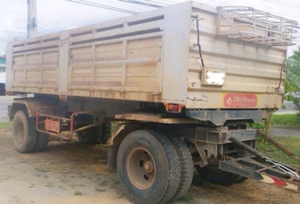 ขายด่วน ลูกพ่วงดั๊มพ์ 2 คานของอู่สหกิจ ปี 49 ความยาว 6 เมตรสภาพดีพื้นสวยไม่มีบุบฝาข้างไม่ผุกร่อนทั้งสองด้าน พร้อมบรรทุกหนักได้เลย ช่วงล่างคัชซีสวยไม่มีบวม ยางสภาพดี 8 เส้นประมาณ 65\% พร้อมใช้งาน เอกสารทะเบียนครบพร้อมโอน ราคาต่อรองได้ครับ