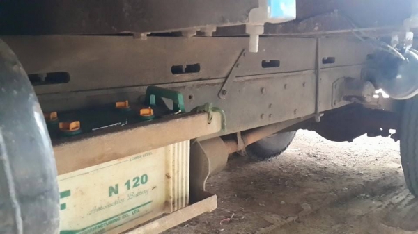 ขายรถ6ล้อ หลังคากระจก ISUZU100แรงฝาดำ แชชซีสวย เครื่องดี ยางดี สภาพพร้อมวิ่งโดยสาร พื้นดี หลังคาสวย เอกสารเล่มทะเบียนพร้อมโอน ยกเลิกเส้นทางให้