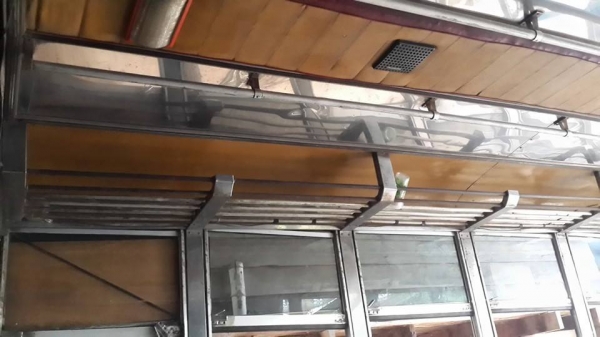 ขายรถ6ล้อ หลังคากระจก ISUZU100แรงฝาดำ แชชซีสวย เครื่องดี ยางดี สภาพพร้อมวิ่งโดยสาร พื้นดี หลังคาสวย เอกสารเล่มทะเบียนพร้อมโอน ยกเลิกเส้นทางให้