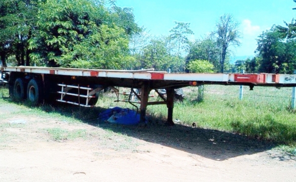 ขายด่วน หางพ่วงพื้นเรียบ 2 เพลา ความยาว 10.50 เมตรสภาพดีพร้อมใช้งานได้เลยครับ ช่วงล่างแน่นดีคัชซีสวยไม่มีแตกบวม ยางสภาพดี 8 เส้นประมาณ 65\% เอกสารทะเบียนครบ ราคาต่อรองได้ครับ