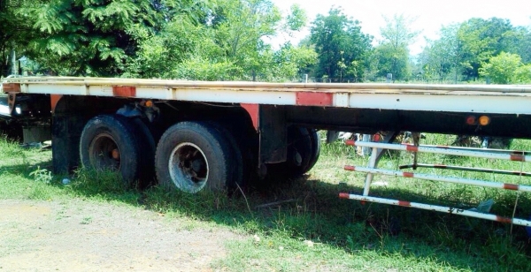 ขายด่วน หางพ่วงพื้นเรียบ 2 เพลา ความยาว 10.50 เมตรสภาพดีพร้อมใช้งานได้เลยครับ ช่วงล่างแน่นดีคัชซีสวยไม่มีแตกบวม ยางสภาพดี 8 เส้นประมาณ 65\% เอกสารทะเบียนครบ ราคาต่อรองได้ครับ