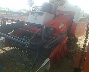 KUBOTA DC-60 + หางพ่วงลากรถเกี่ยว สภาพดีทั้งรถเกี่ยวข้าวและหางพร้อมทำงานได้เลยครับ รถเกี่ยวแบบรองกระสอบ เครื่องยนต์แรงดีมากครับไม่มีเยิ้มใช้งานประหยัดน้ำมันดีครับ มีเอกสารเล่มทะเบียนครบพร้อมโอน ราคาต่อรองได้ครับ