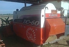 KUBOTA DC-60 + หางพ่วงลากรถเกี่ยว สภาพดีทั้งรถเกี่ยวข้าวและหางพร้อมทำงานได้เลยครับ รถเกี่ยวแบบรองกระสอบ เครื่องยนต์แรงดีมากครับไม่มีเยิ้มใช้งานประหยัดน้ำมันดีครับ มีเอกสารเล่มทะเบียนครบพร้อมโอน ราคาต่อรองได้ครับ