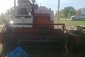 KUBOTA DC-60 + หางพ่วงลากรถเกี่ยว สภาพดีทั้งรถเกี่ยวข้าวและหางพร้อมทำงานได้เลยครับ รถเกี่ยวแบบรองกระสอบ เครื่องยนต์แรงดีมากครับไม่มีเยิ้มใช้งานประหยัดน้ำมันดีครับ มีเอกสารเล่มทะเบียนครบพร้อมโอน ราคาต่อรองได้ครับ