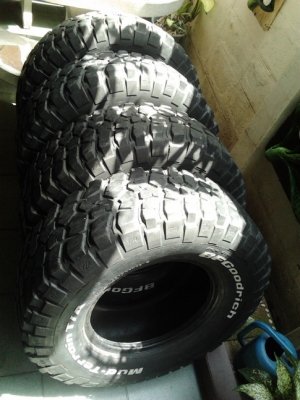 BF Km2 ขนาด 285/75/16 ปี09 สภาพดี 1ชุด