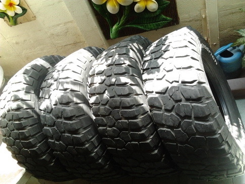 BF Km2 ขนาด 285/75/16 ปี09 สภาพดี 1ชุด