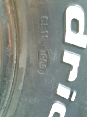 BF Km2 ขนาด 285/75/16 ปี09 สภาพดี 1ชุด