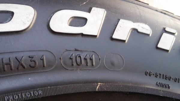 ขายครับเผื่อท่านใดหาอยู่ BF T/A 265/70/16 ปี 11 ทั้งชุด 7000 บาทครับ