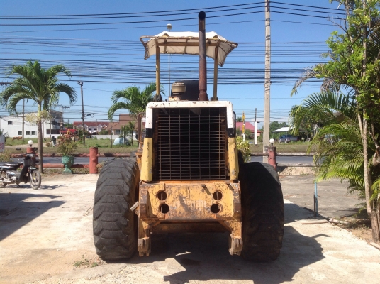 ขายรถตักล้อยาง