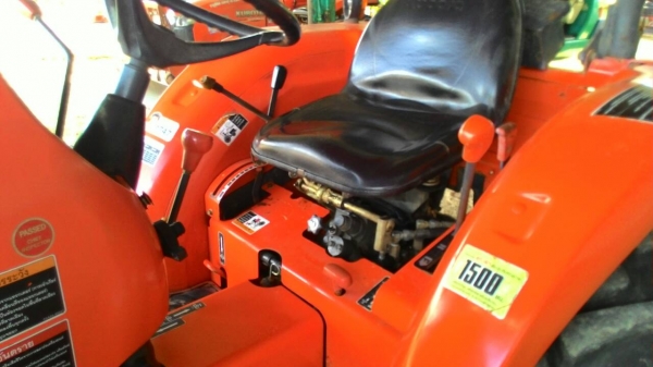 ขายรถไถ KUBOTA L3608 พร้อมดันหน้าคานบน ราคา 285,000 อ.แกลง จ.ระยอง สอบถาม 0818618678 id line =carbonthai