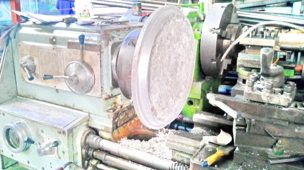 ขายเครื่องกลึง 500x1500 ม.ม. 87000 บาท ขายเครื่องกลึง 500x1500 ม.ม. 87000 บาท