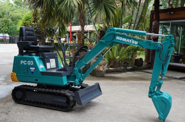 ขายรถขุดขนาดจิ๋ว KOMUTSU PC03  ใส่ท้ายรถปิคอัพสบาย เบาๆ