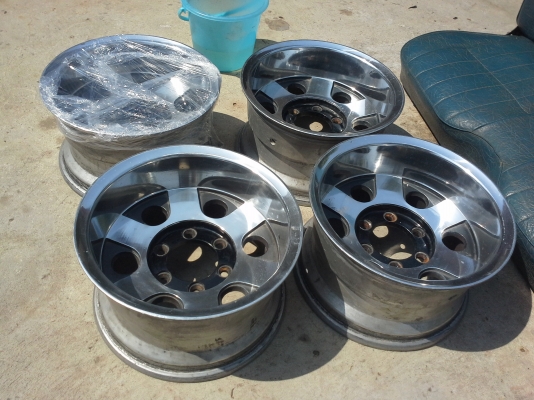 ขายล้อเเม็ค สวยๆ 15"&times;8.5 ออฟลึก สวยจัดจ้านไม่เหมือนใครของรักของหวงผมเลย ขายถูกร้อนเงิน10000เดียว ลดได้ อยากได้เท่าไหร่ว่ามาคร้าบ ขายได้ขาย