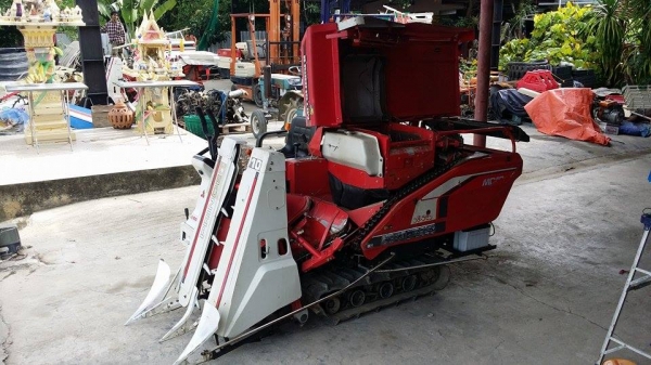 รถเกี่ยวข้าวพร้อมนวดข้าวในตัว แบบนั่งขับ เก่าญี่ปุ่น MITSUBISHI MC10  สภาพสวย เครื่องยนต์ติดง่ายพร้อมใช้งาน ไม่เคยใช้งานในไทย