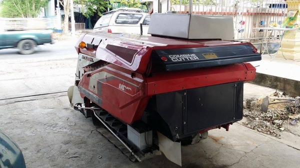 รถเกี่ยวข้าวพร้อมนวดข้าวในตัว แบบนั่งขับ เก่าญี่ปุ่น MITSUBISHI MC10  สภาพสวย เครื่องยนต์ติดง่ายพร้อมใช้งาน ไม่เคยใช้งานในไทย