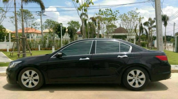 Honda Accord ปี09  ออโต้  เครื่อง2.0   มีจอ  แก๊สLPGถังโดนัท
