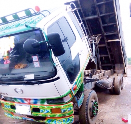 HINO F17 - 195 HP HO7D สิบล้อดั๊มพ์ 2 เพลา กระบะดั๊มพ์เหล็ก 12 ตันสภาพสวยพร้อมบรรทุกหนักได้เลยครับ เครื่องยนต์วางใหม่ลงเล่มครบพร้อม วางหัวเก๋งไฮเทคอย่างสวยลงเล่ม ภายในเก๋งคอนโซลสวยครบ พวงมาลัยเพาเวอร์ ระบบเบรคทริ๊ปฟี้ครบครัน ช่วงล่างแน่นดีคัชซีไม่มีบวม ยา