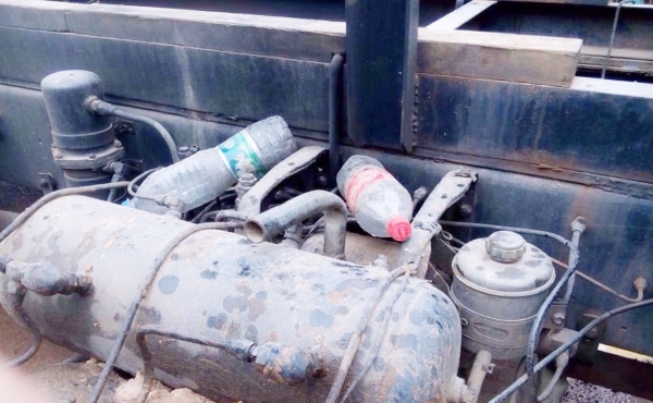 HINO F17 - 195 HP HO7D สิบล้อดั๊มพ์ 2 เพลา กระบะดั๊มพ์เหล็ก 12 ตันสภาพสวยพร้อมบรรทุกหนักได้เลยครับ เครื่องยนต์วางใหม่ลงเล่มครบพร้อม วางหัวเก๋งไฮเทคอย่างสวยลงเล่ม ภายในเก๋งคอนโซลสวยครบ พวงมาลัยเพาเวอร์ ระบบเบรคทริ๊ปฟี้ครบครัน ช่วงล่างแน่นดีคัชซีไม่มีบวม ยา