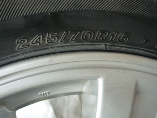 แม๊กพร้อมยางไทรตัน 6 รู