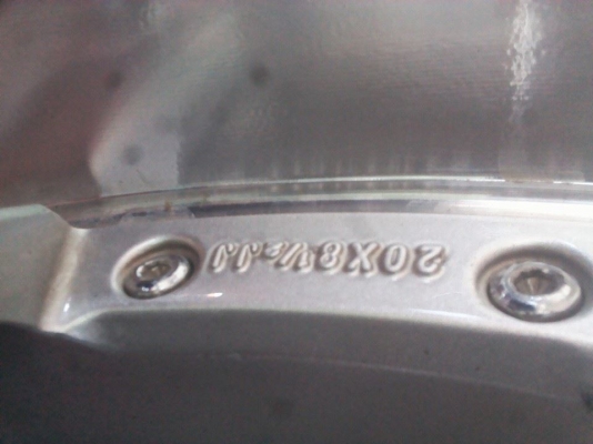 ขายถูก ขอบ20 กว้าง 8.5 ทั้ง 4 วง 5รู 114.3 ออฟ 42 สภาพโดยรวมยังเงา รอบไม่มีเบียด ไม่เคยซ่อมหรือทำสีหรือปัดเงาใดๆ ราคาพร้อมยาง 4เส้น ราคา11,900 บาท นัด กทม.ได้ครับ