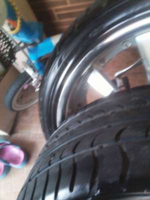 ขายถูก ขอบ20 กว้าง 8.5 ทั้ง 4 วง 5รู 114.3 ออฟ 42 สภาพโดยรวมยังเงา รอบไม่มีเบียด ไม่เคยซ่อมหรือทำสีหรือปัดเงาใดๆ ราคาพร้อมยาง 4เส้น ราคา11,900 บาท นัด กทม.ได้ครับ