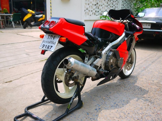 ขาย cbr400 พร้อมทะเบียนแท้ รถเดิมแฟริ่งเดิมนักสะสมไม่ควรพลาด เครื่องดีมาก