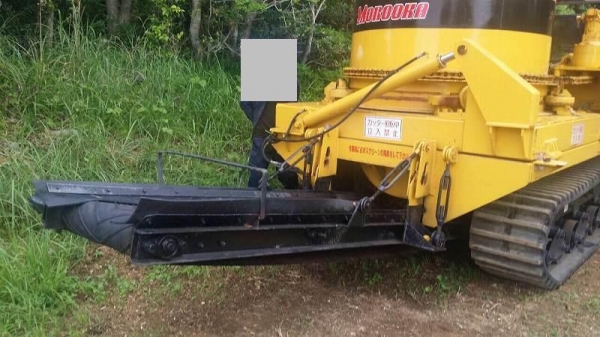 MOROOKA WOOD CHIPPER  MC-1500 รถบดไม้ สภาพสวย หากรอของได้ 30-45 วันติดต่อคุยกันได้เลยครับ