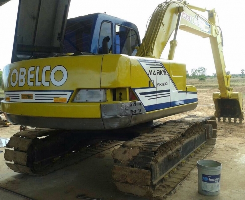 KOBELCO MARK III SK 120 เครื่องเดิมปั๊มเดิมๆทำงานได้เร็วดีไม่มีโหลดครับ ภายในเก๋งสะอาดสวย ไฟฟ้าหน้าจอครบ แอร์เย็น ภายนอกบอดี้สวยๆบูมอาร์มไม่มีปะ ช่วงล่างเอวแน่น เฟลมสวยไม่ผุ โรลเลอร์โซ่ใบแทรกสภาพดีประมาณ 70\% พร้อมใช้งาน เอกสารใบอินวอย ราคาต่อรองได้ครับ