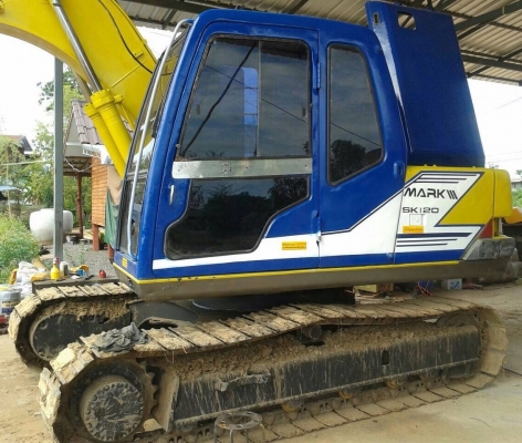 KOBELCO MARK III SK 120 เครื่องเดิมปั๊มเดิมๆทำงานได้เร็วดีไม่มีโหลดครับ ภายในเก๋งสะอาดสวย ไฟฟ้าหน้าจอครบ แอร์เย็น ภายนอกบอดี้สวยๆบูมอาร์มไม่มีปะ ช่วงล่างเอวแน่น เฟลมสวยไม่ผุ โรลเลอร์โซ่ใบแทรกสภาพดีประมาณ 70\% พร้อมใช้งาน เอกสารใบอินวอย ราคาต่อรองได้ครับ