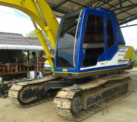 KOBELCO MARK III SK 120 เครื่องเดิมปั๊มเดิมๆทำงานได้เร็วดีไม่มีโหลดครับ ภายในเก๋งสะอาดสวย ไฟฟ้าหน้าจอครบ แอร์เย็น ภายนอกบอดี้สวยๆบูมอาร์มไม่มีปะ ช่วงล่างเอวแน่น เฟลมสวยไม่ผุ โรลเลอร์โซ่ใบแทรกสภาพดีประมาณ 70\% พร้อมใช้งาน เอกสารใบอินวอย ราคาต่อรองได้ครับ