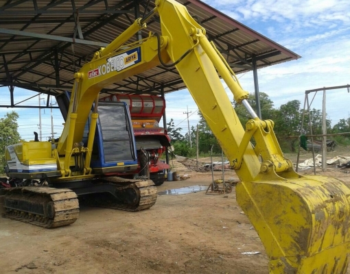 KOBELCO MARK III SK 120 เครื่องเดิมปั๊มเดิมๆทำงานได้เร็วดีไม่มีโหลดครับ ภายในเก๋งสะอาดสวย ไฟฟ้าหน้าจอครบ แอร์เย็น ภายนอกบอดี้สวยๆบูมอาร์มไม่มีปะ ช่วงล่างเอวแน่น เฟลมสวยไม่ผุ โรลเลอร์โซ่ใบแทรกสภาพดีประมาณ 70\% พร้อมใช้งาน เอกสารใบอินวอย ราคาต่อรองได้ครับ