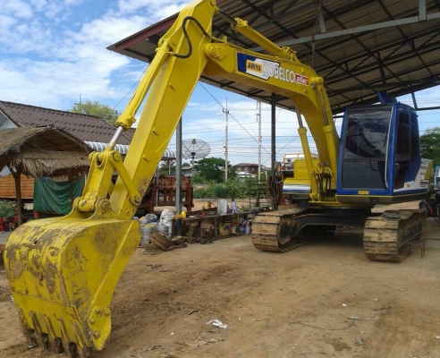 KOBELCO MARK III SK 120 เครื่องเดิมปั๊มเดิมๆทำงานได้เร็วดีไม่มีโหลดครับ ภายในเก๋งสะอาดสวย ไฟฟ้าหน้าจอครบ แอร์เย็น ภายนอกบอดี้สวยๆบูมอาร์มไม่มีปะ ช่วงล่างเอวแน่น เฟลมสวยไม่ผุ โรลเลอร์โซ่ใบแทรกสภาพดีประมาณ 70\% พร้อมใช้งาน เอกสารใบอินวอย ราคาต่อรองได้ครับ