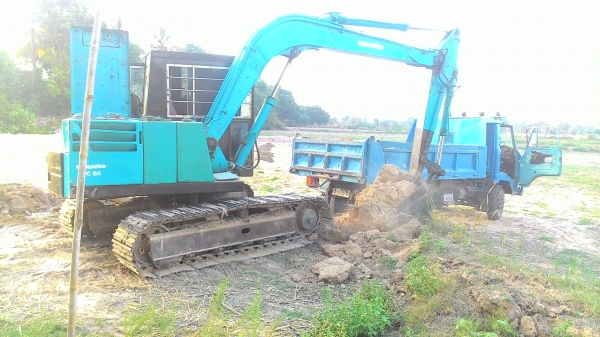 ขาย komatsu pc60-3