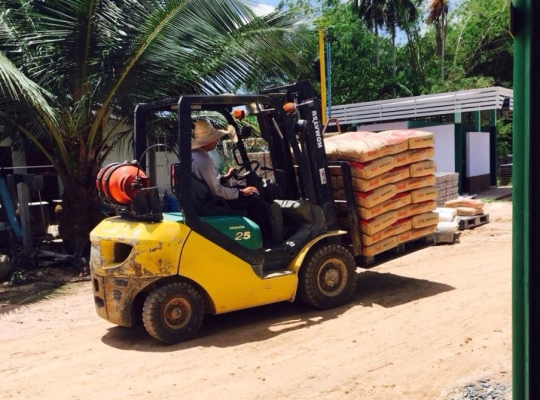 รถโฟล์คลิฟท์ komatzu รุ่น 16  2.5 ตัน เสา 3 ม.