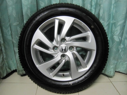 ขายล้อแม็กป้ายแดง HONDA JAZZ พร้อมยาง YOKOHAMA ปี 15 สภาพใหม่ๆ