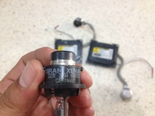 ชุดไฟหน้าซีน่อน TOYOTA เเท้รุ่นใหม่หลอด D2R ของเก่าญี่ปุ่นเเท้สภาพสวย