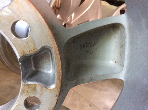 Max 6รู ขอบ16"กว้าง7" ออฟเซ็ท 10 สภาพดีใส่รถกระบะ รถตู้ได้ ราคา 5,500บาท