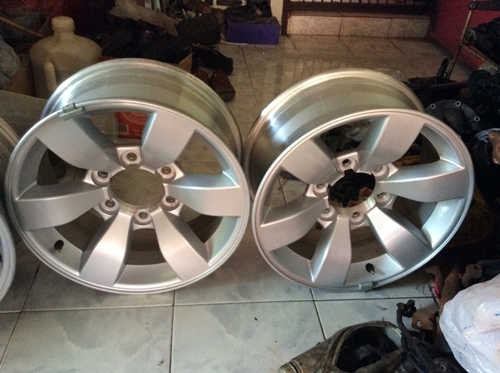 Max 6รู ขอบ16"กว้าง7" ออฟเซ็ท 10 สภาพดีใส่รถกระบะ รถตู้ได้ ราคา 5,500บาท