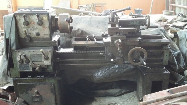 ขายเครื่องกลึงใต้หวัน5ฟุต3เพลาไฟ3เฟส
