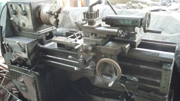 ขายเครื่องกลึงใต้หวัน5ฟุต3เพลาไฟ3เฟส