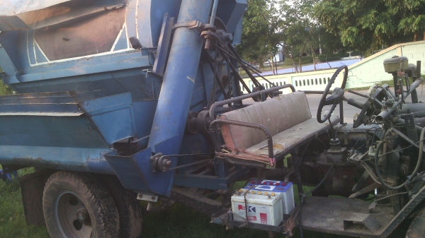 ขายรถนวดข้าวหกฟุตรถหกล้อเครื่องฮิโน่หกสูบพร้อมใช้งาน69000บาท ขายรถนวดข้าวหกฟุตรถหกล้อเครื่องฮิโน่หกสูบพร้อมใช้งาน69000บาท