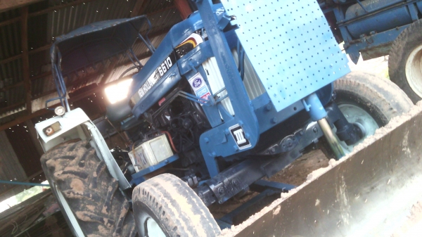 ขายรถไถฟอร์ดเสื้อลายพร้อมใช้งานพร้อมโอน325000บาท ขายรถไถฟอร์ดเสื้อลายพร้อมใช้งานพร้อมโอน325000บาท