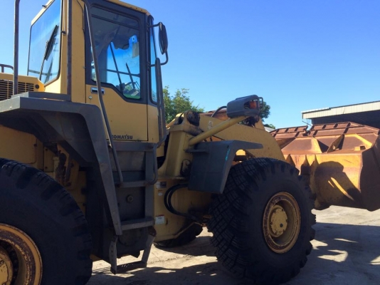 รถตักล้อยาง KOMATSU WA400-3