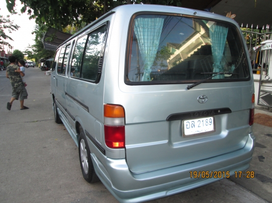 รถตู้หลังคาเตี้ยช่วงยาว