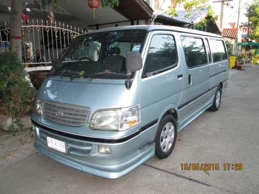 รถตู้หลังคาเตี้ยช่วงยาว