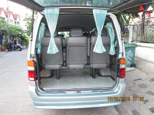 รถตู้หลังคาเตี้ยช่วงยาว